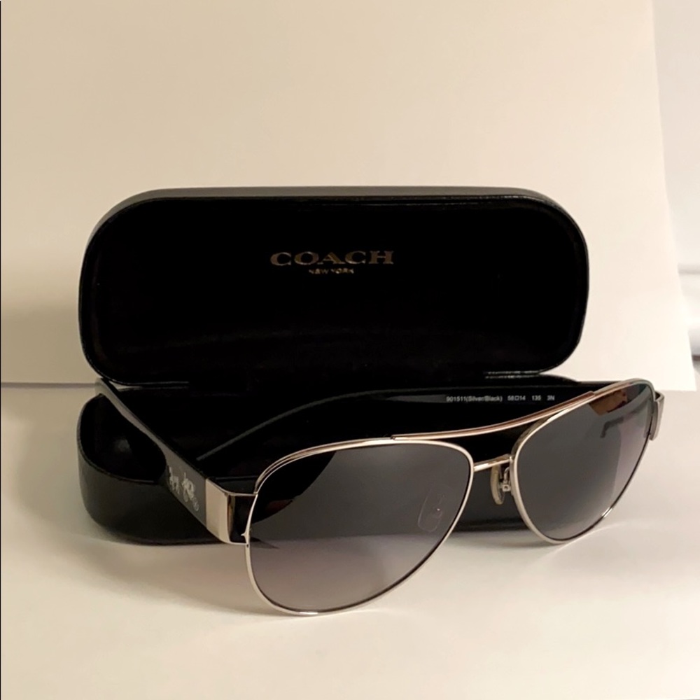 Coach HC7049 Aviator Sunglasses